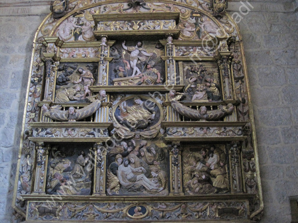 Valladolid - Iglesia de La Magdalena 506 2010 Capilla del Doctor Corral - Retablo S XVI de FRancisco Giralte.jpg