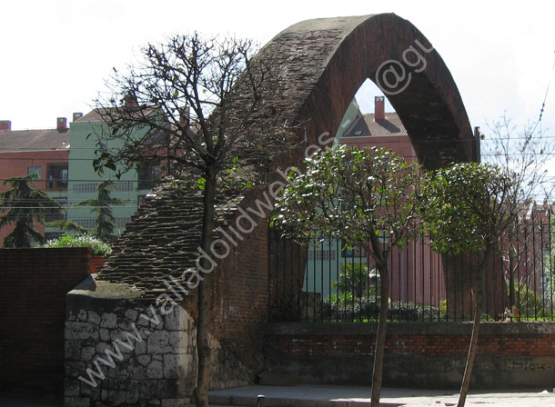 Valladolid - Arco de Ladrillo 001 2006