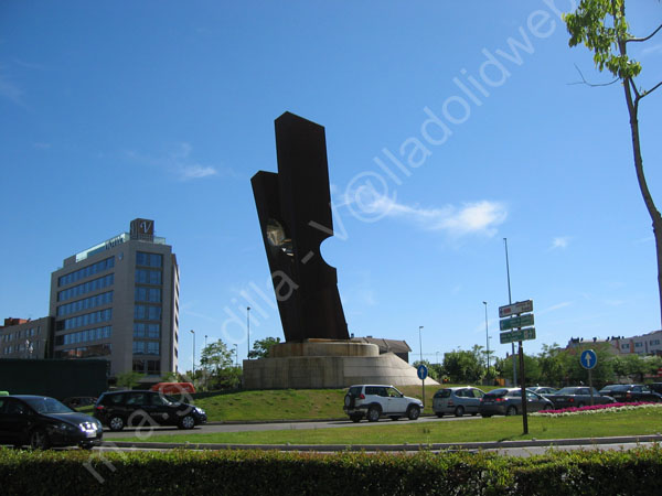 Valladolid - Columna forma del sonido Valladolid de Lorenzo Frechilla del Rey - Paseo de Zorrilla 004 2008