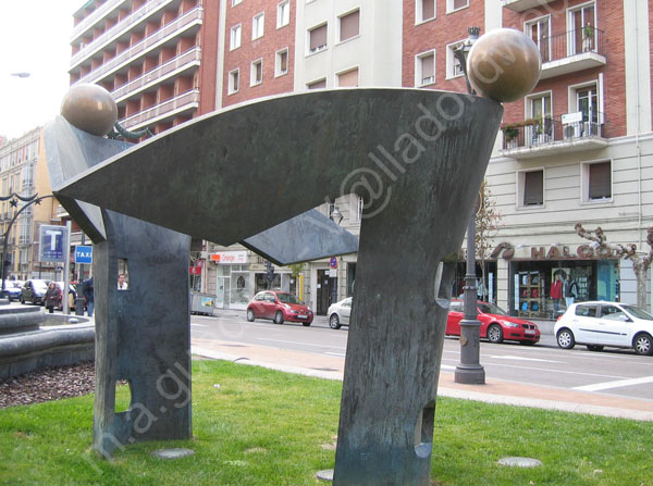 Valladolid - Encuentro o El abrazo de Feliciano Alvarez Buenaposada - Plaza Madrid 004 - 2008