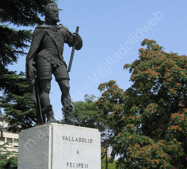 Valladolid - Monumento a Felipe II de Federico Coullaut-Valera 002 - Plaza San Pablo 2003