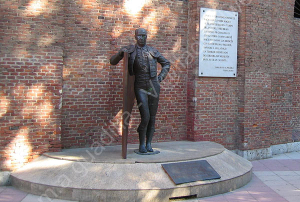 Valladolid - Monumento a Fernando Dominguez 005 Plaza de Toros 2008