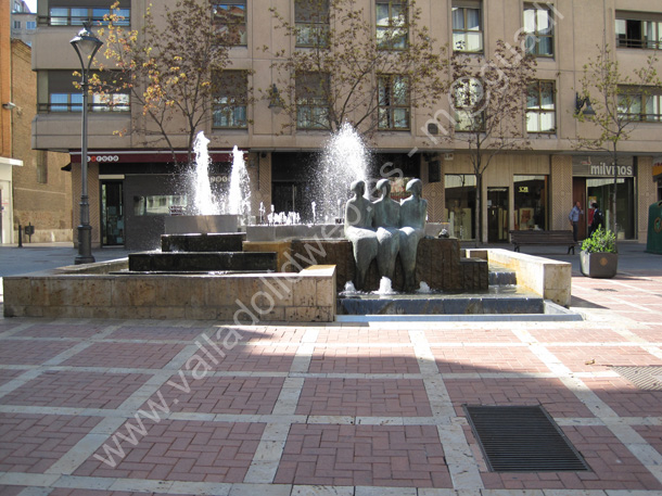 Valladolid - Fuente de las Sirenas de Concha Gay 1996 - Plaza Marti y Monso 001 - 2010