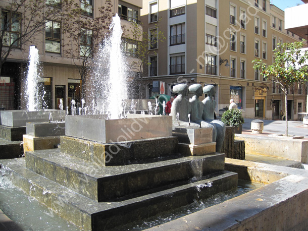 Valladolid - Fuente de las Sirenas de Concha Gay 1996 - Plaza Marti y Monso 003 - 2010