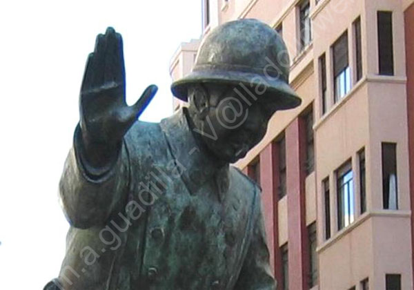 Valladolid - Monumento al Guardia Urbano de Ana Hernado 006 - Calle Maria de Molina 2008