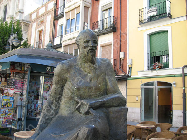 Valladolid - Monumento al Imaginero de Jesus Trapote 2003 - Calle Angustias 005 - 2008