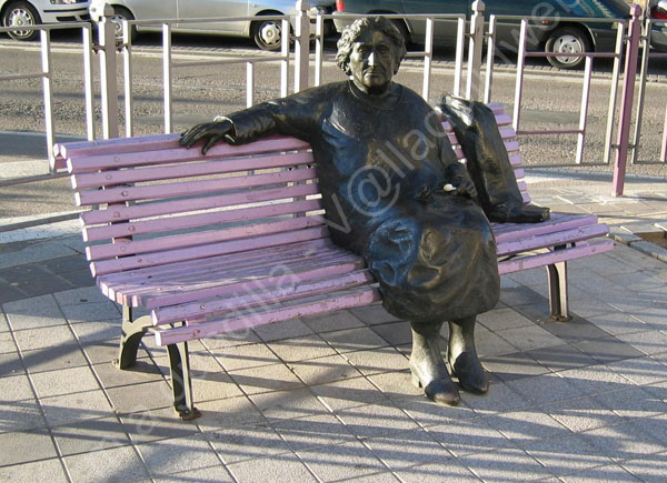 Valladolid - Monumento a Rosa Chacel de Luis Santiago Pardo 1996 - Plaza Poniente 001 - 2006